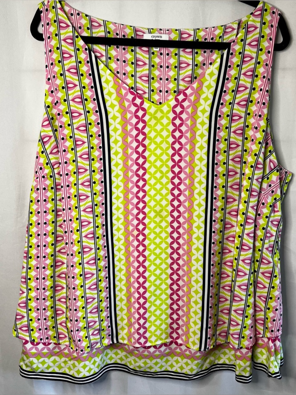 Crown & Ivy Curvy 2X Sleeveless Blouse Pink Green Geometric Rayon Top
